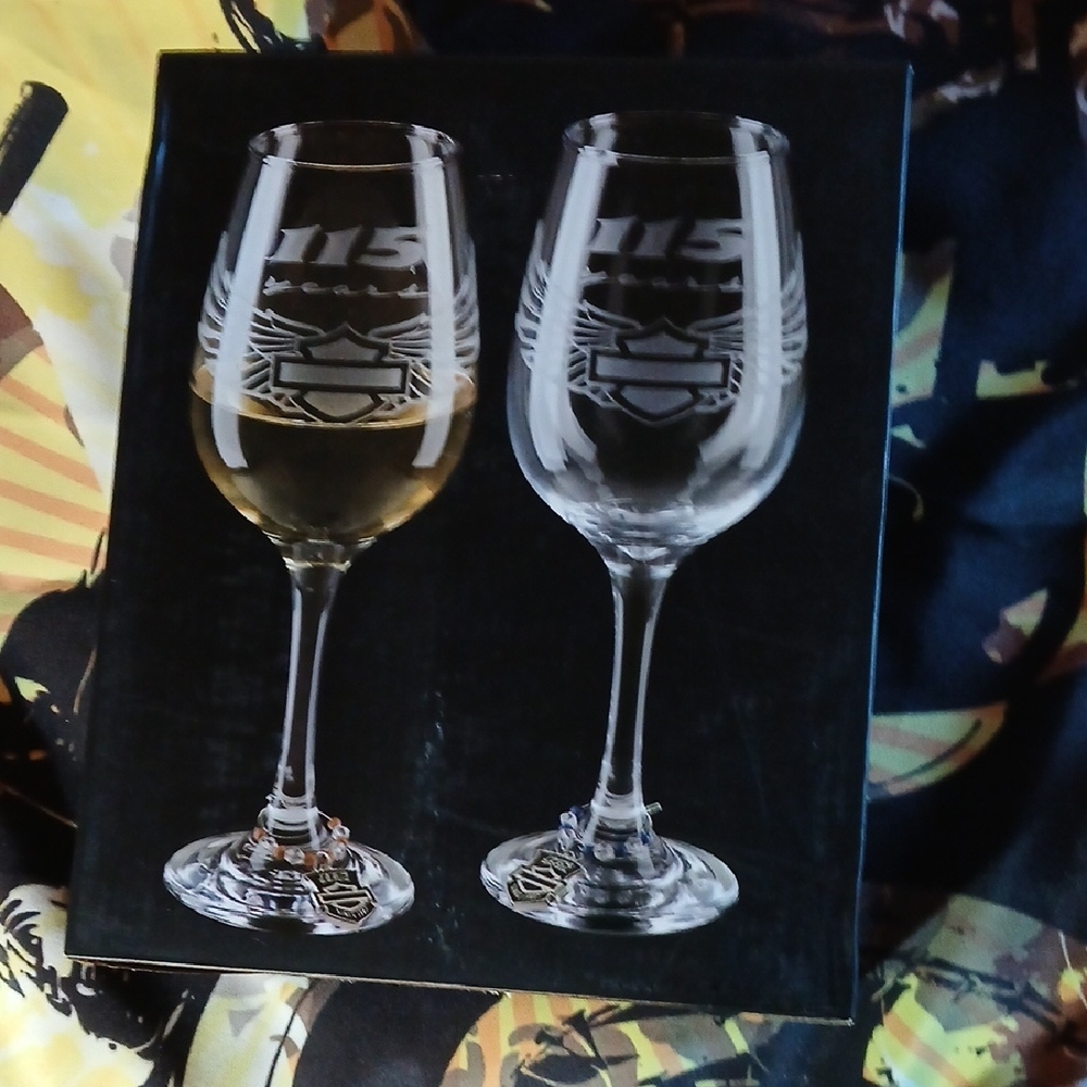 Harley-Davidson Etched Wine Glass Pair